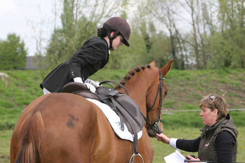 Jorien Muilwijk, hier met Hagelsun CH, onder begeleiding van Mieke Cappon